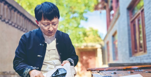 李彤：匠心独运 焕新技艺（河洛非遗新青年）_腾讯新闻