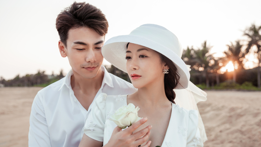 男神戴向宇垃圾桶掏剩饭,妻子陈紫函崩溃大叫,场外嘉宾狂笑不停