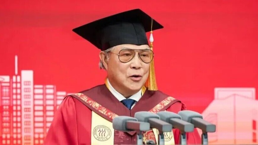 霍启刚祝贺父亲霍震霆