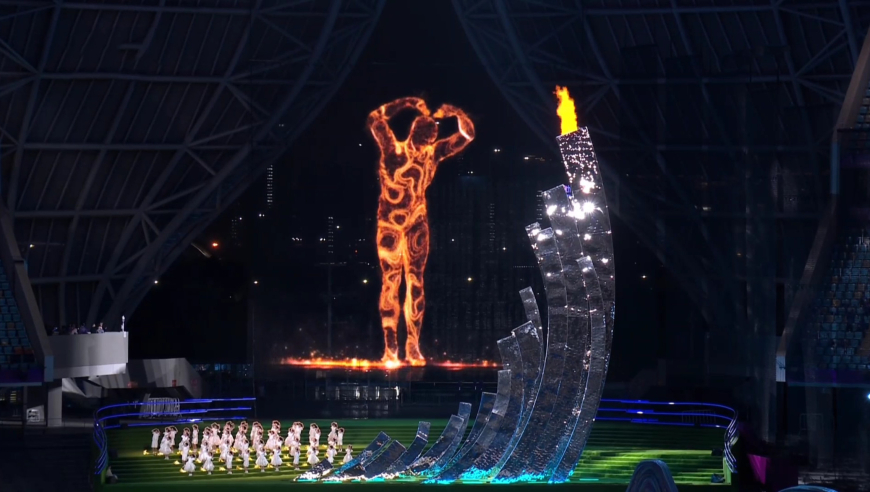 杭州亚运会闭幕式 数字火炬人再现 比心后消失在星空