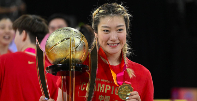彻底撕破脸！张隆前妻呼吁女篮开除李梦：拒绝道德败坏女性代表_腾讯新闻