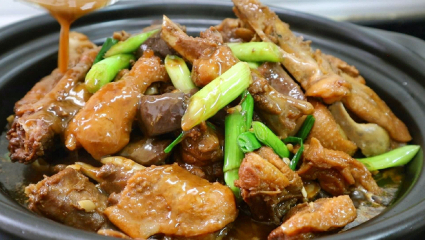 客家特色焖鹅,一锅地道的农家待客菜,家里来客做一盘,汁都吃光