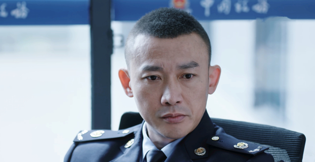 《大河之水》直到梁仲伟二重身份曝光，郑昊才知，和锦秋缘分未断_腾讯新闻