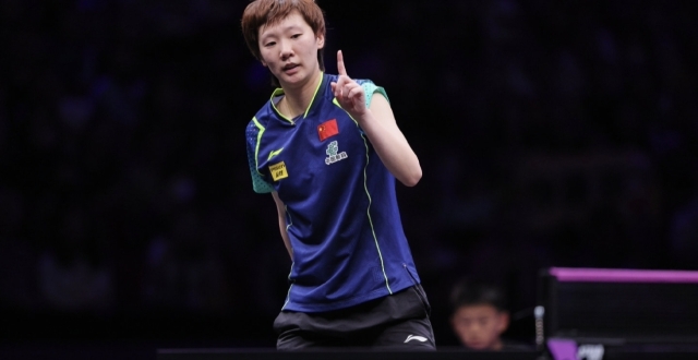 国乒性别大战陈梦决胜局15-17惜败闫安，莎莎曼昱输周雨缘何反获盛赞？_腾讯新闻