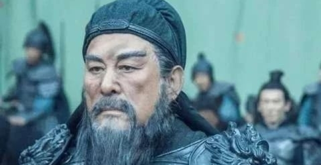 刘备关羽张飞同时起兵，为何主公是刘备？是因为刘备是皇族后裔吗_腾讯新闻