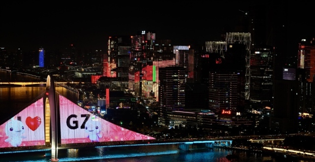 靓爆镜！广州地标建筑璀璨亮灯 为十五运会开幕倒计时百天打CALL_腾讯新闻