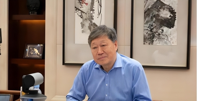 砸76台冰箱，兼并18家企业，张瑞敏是如何把海尔打造成中国家电名片的？_腾讯新闻