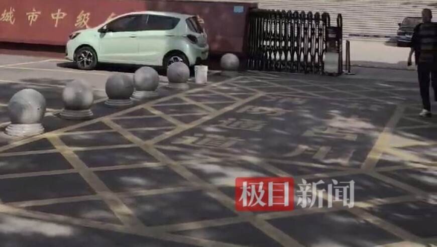突发！男孩被生母继父虐死案二次开庭为何取消？