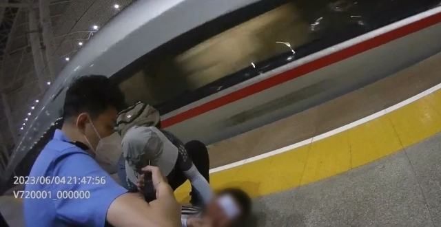 高铁临停1分钟！究竟是怎么回事？_腾讯新闻