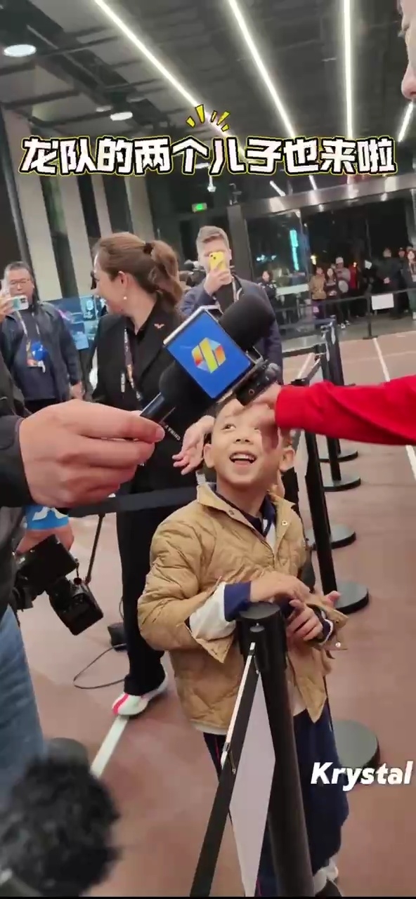 还记得马龙的两个儿子吗,一家四口生活像小说?