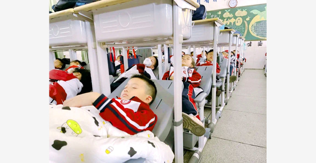 深调研|睡饱又睡好 如何让优质午休成为中小学生的“标配”？_腾讯新闻