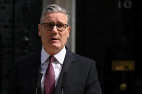 英国首相斯塔默宣布辞职，伯纳姆能顺势上位吗？英国政局将如何洗牌？