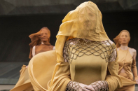 丨贵圈人物酒馆尔02-1612772岁洪金宝坐轮椅去买菜,途中施舍乞丐500元