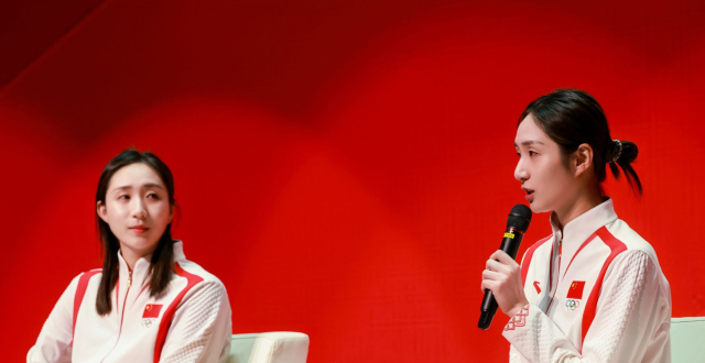 奥运冠军王柳懿、王芊懿走进港中大（深圳）勉励学子追梦_腾讯新闻