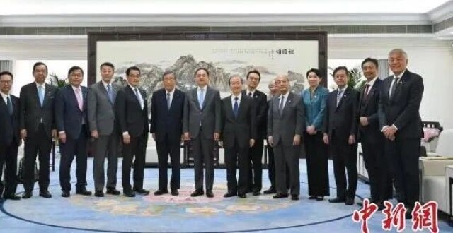 日本执政党高层密集访华，这波操作何意？_腾讯新闻
