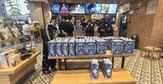 霸王茶姬店员称接通知加班到23点