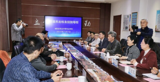 著名艺术家王克举重返母校，捐赠《黄河魂 赤子心》寄望学子_腾讯新闻