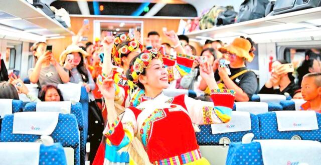 丽香铁路开通运营半年——热度不断攀升 运量持续增长_腾讯新闻