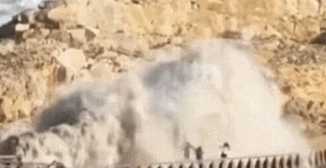 当地回应9岁男孩被巨浪卷走