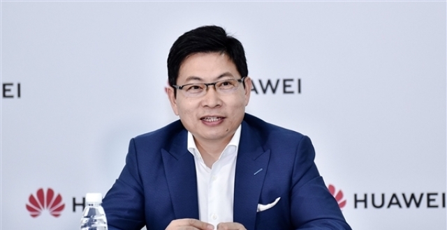 网友晒余承东春节回安徽老家视频，座驾是尊界S800缩略图