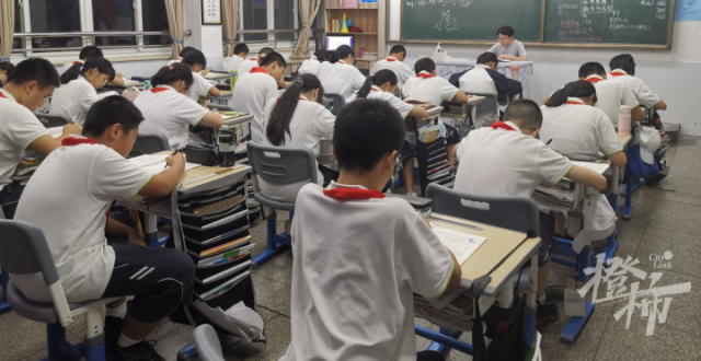 “我们班只有10人参加晚自习，但班级成绩年级第一！”杭州知名初中班主任：不是所有学生都适合晚自习！很多家长心情却很复杂_腾讯新闻