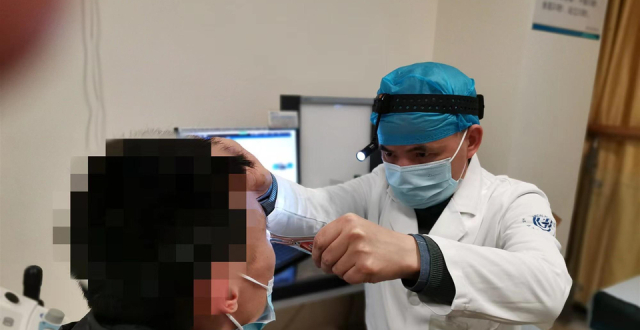 哥哥来看病，医生建议弟弟也要做检查，兄弟俩都爱吃这种食物！先后确诊癌症！_腾讯新闻