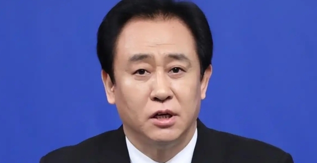 许家印负债2.4万亿啥概念？月薪3000不吃不喝 得赚6600万年_腾讯新闻