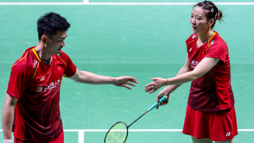 黄雅琼和绯闻男友默契出镜,露出娇羞小表情