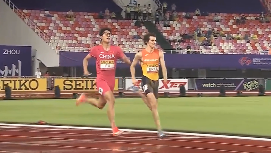 3分01秒87！中国男子4X400接力逆天绝杀，首次闯入世锦赛！