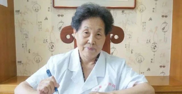 国医大师何成瑶：从肝论治经行乳房胀痛_腾讯新闻