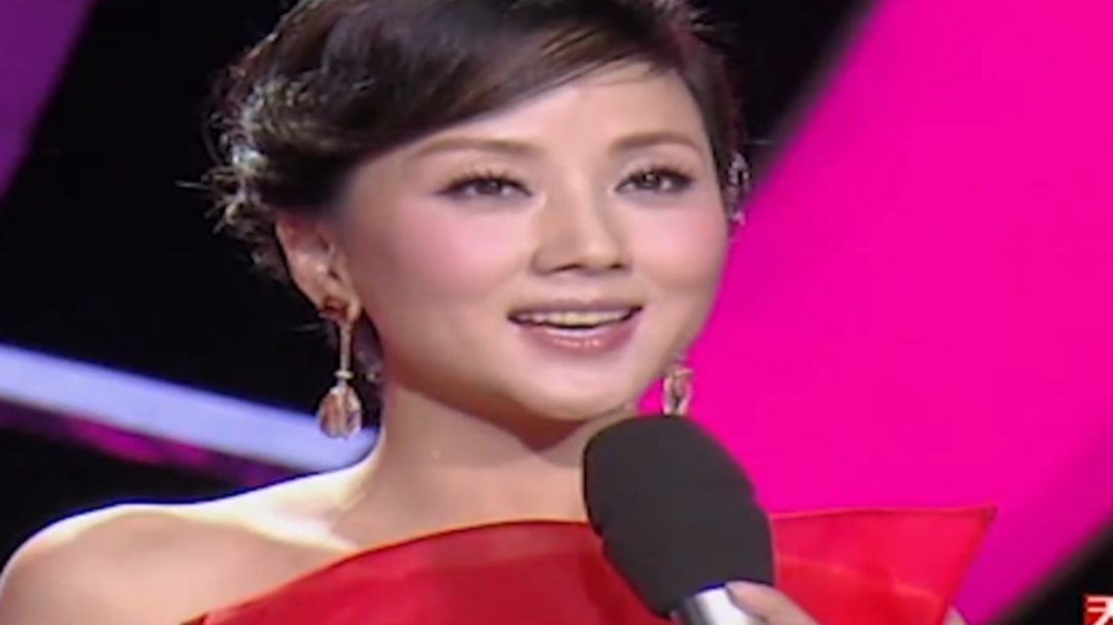 张燕演唱《我爱你中国》,嗓音清亮又富有感染力,这唱功绝了