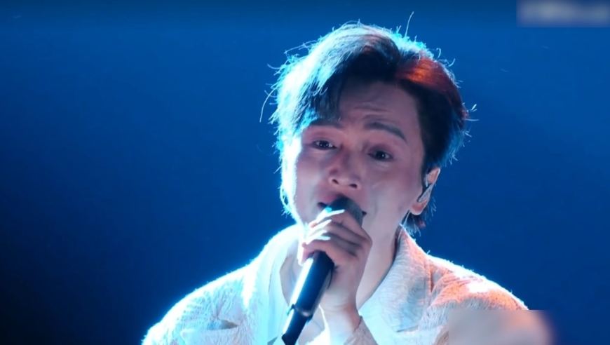 叶润泽初舞台演唱《故湘，风》，唱尽了乡愁丨披哥纯享