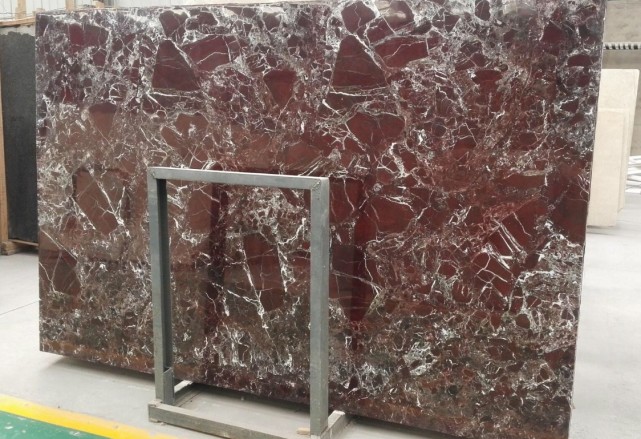 黑,双峰黑;红的有四川江南红,东北红,河北涑水红;彩花大理石有"春花"