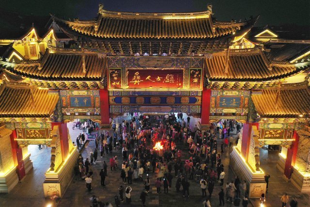 文旅融合促繁荣,楚雄州春节游客接待量创新高_腾讯新闻