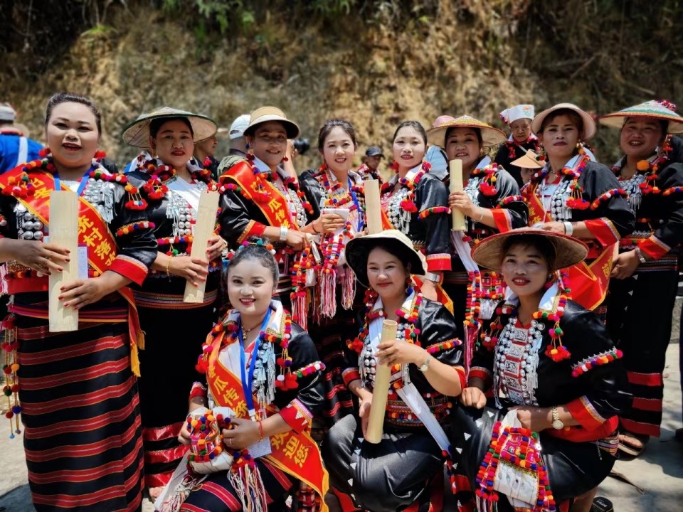4月21日 来瑞鼎城一起过德昂族"浇花节"
