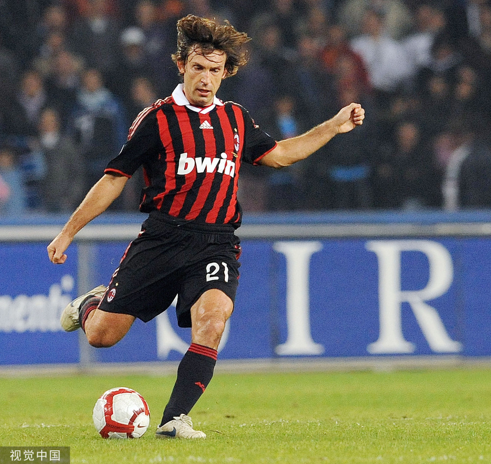 罗纳尔多(ronaldo luiz nazario de lima)特点: 这三名前锋是ac米兰