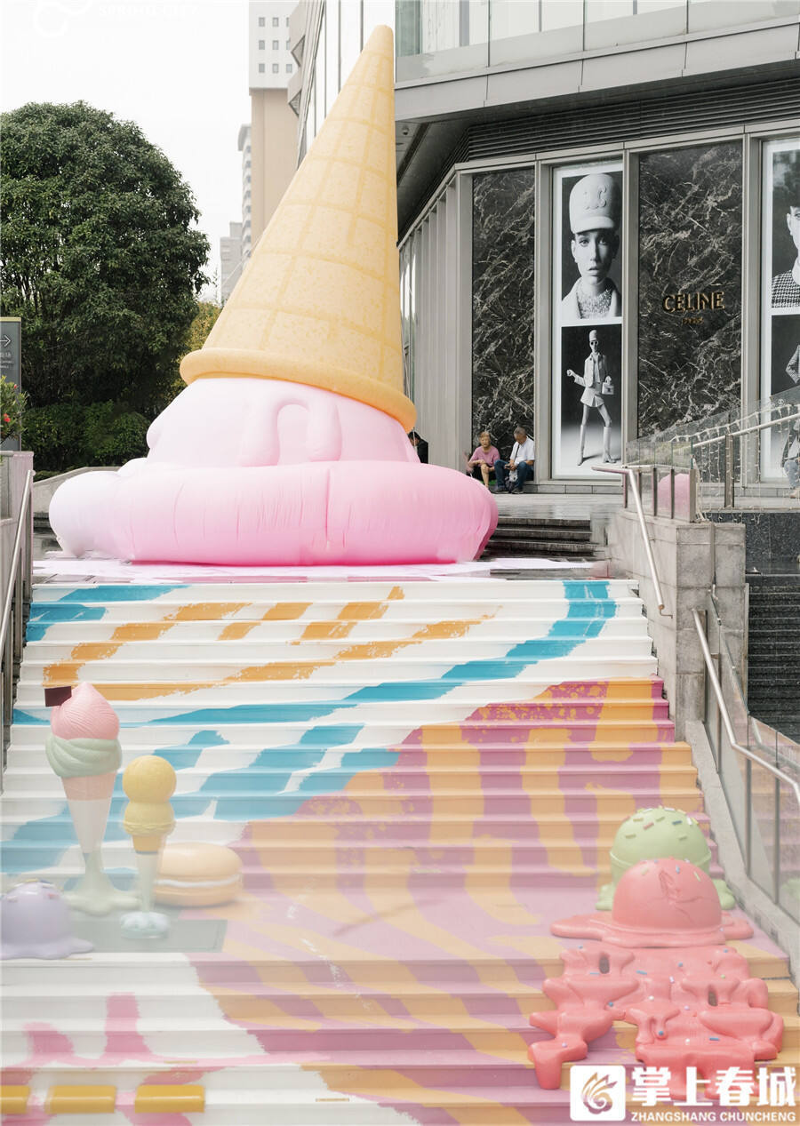 昆明恒隆广场再添冰淇淋主题楼梯装置